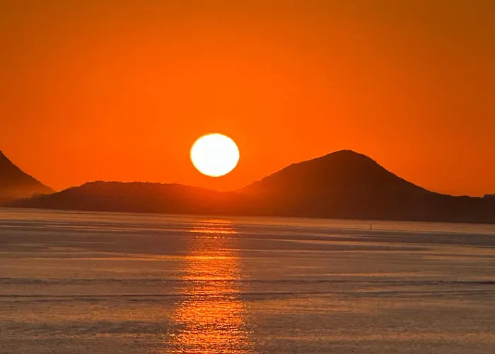Tranquil Escape - Koala Hotspot - 2 Bed 2 Bath Apt Spectacular Sea Views