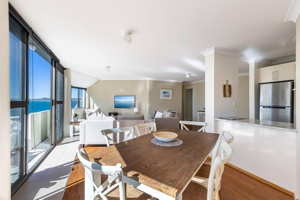Apartment Tranquil Escape - Koala Hotspot - 2 Bed 2 Bath Spectacular Sea Views Soldiers Point