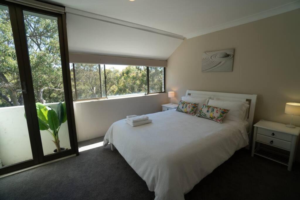 Tranquil Escape - Koala Hotspot - 2 Bed 2 Bath Spectacular Sea Views Apartment *