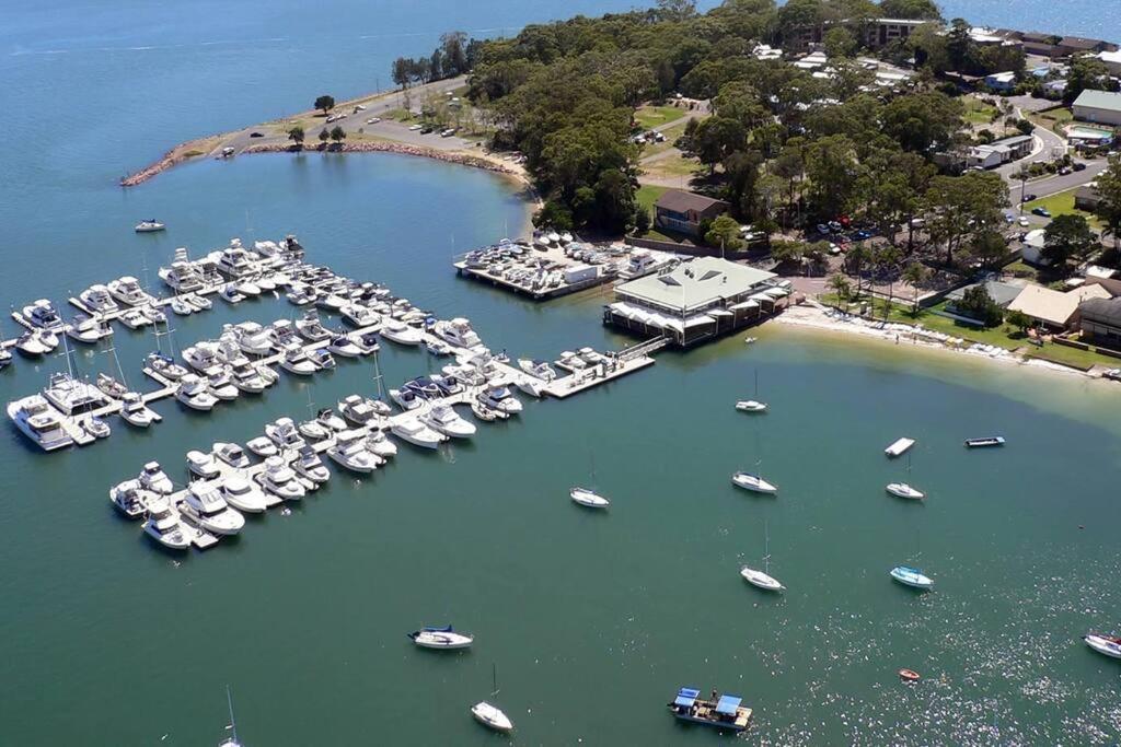 Tranquil Escape - Koala Hotspot - 2 Bed 2 Bath Spectacular Sea Views Apartment Soldiers Point